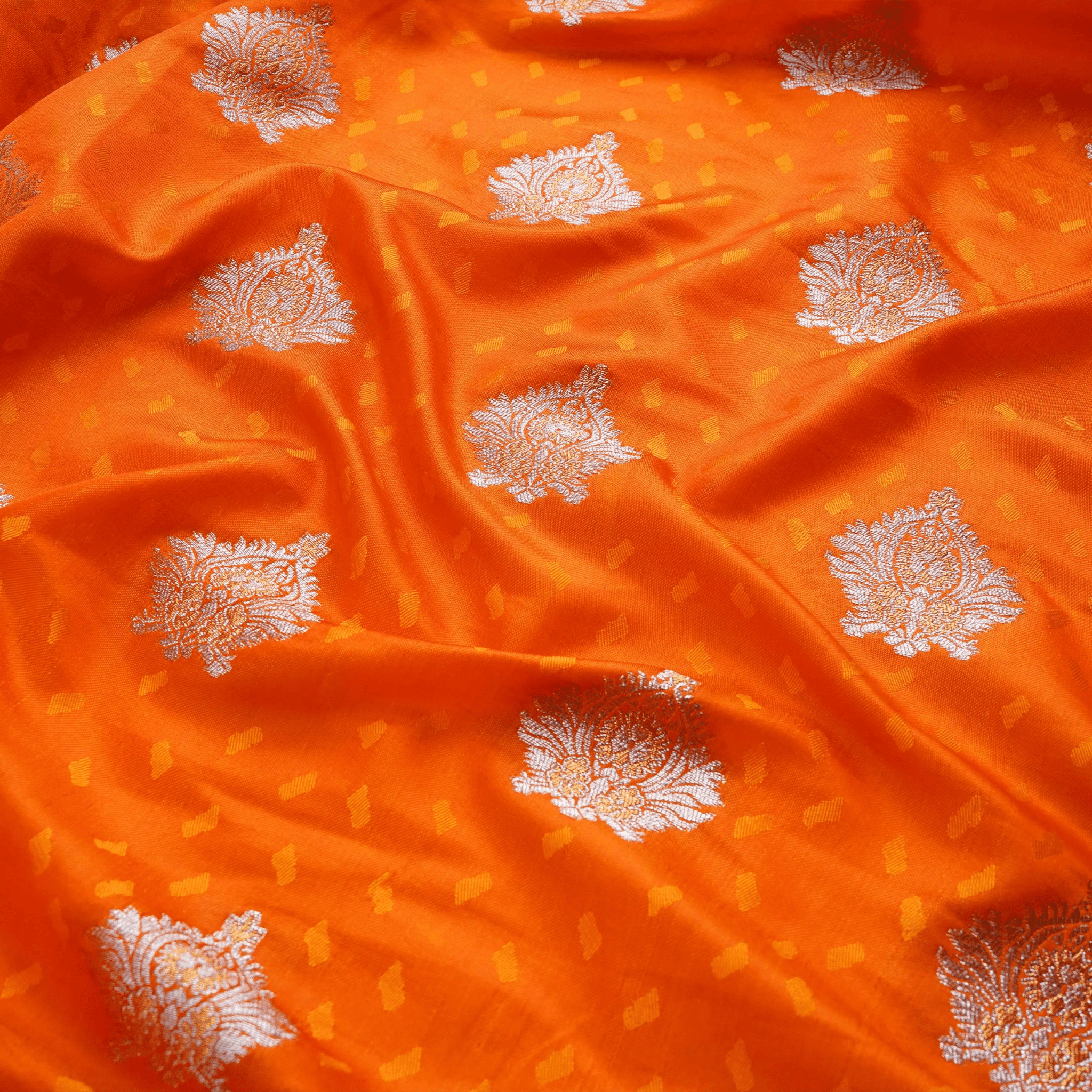 Tehreez – Self Jamawar Satin Tehra with Mughal Bunch - Zahra Maham