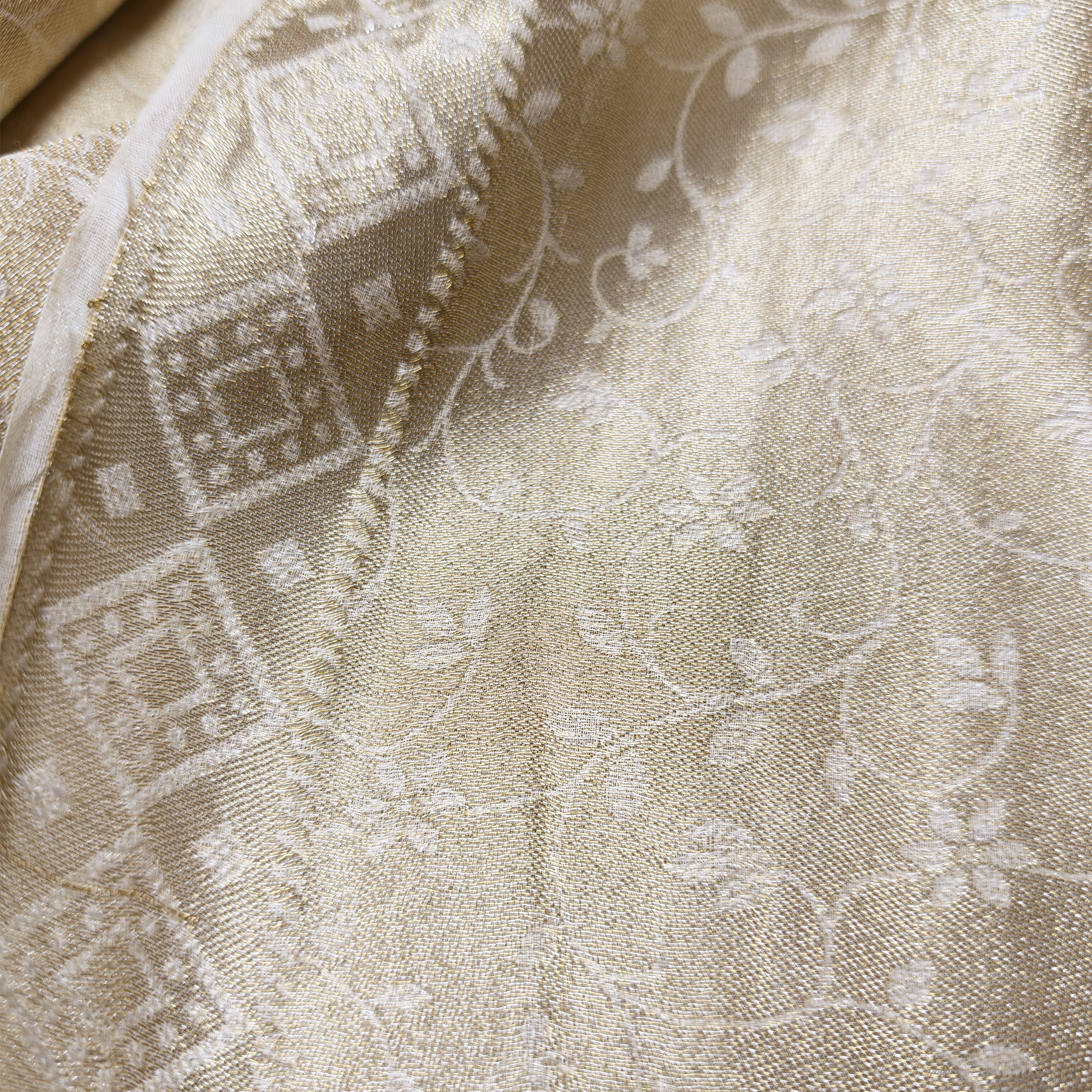 Shehnaz-e-Noor – Pure Mulberry Lama Silk Reversible Floral Weave