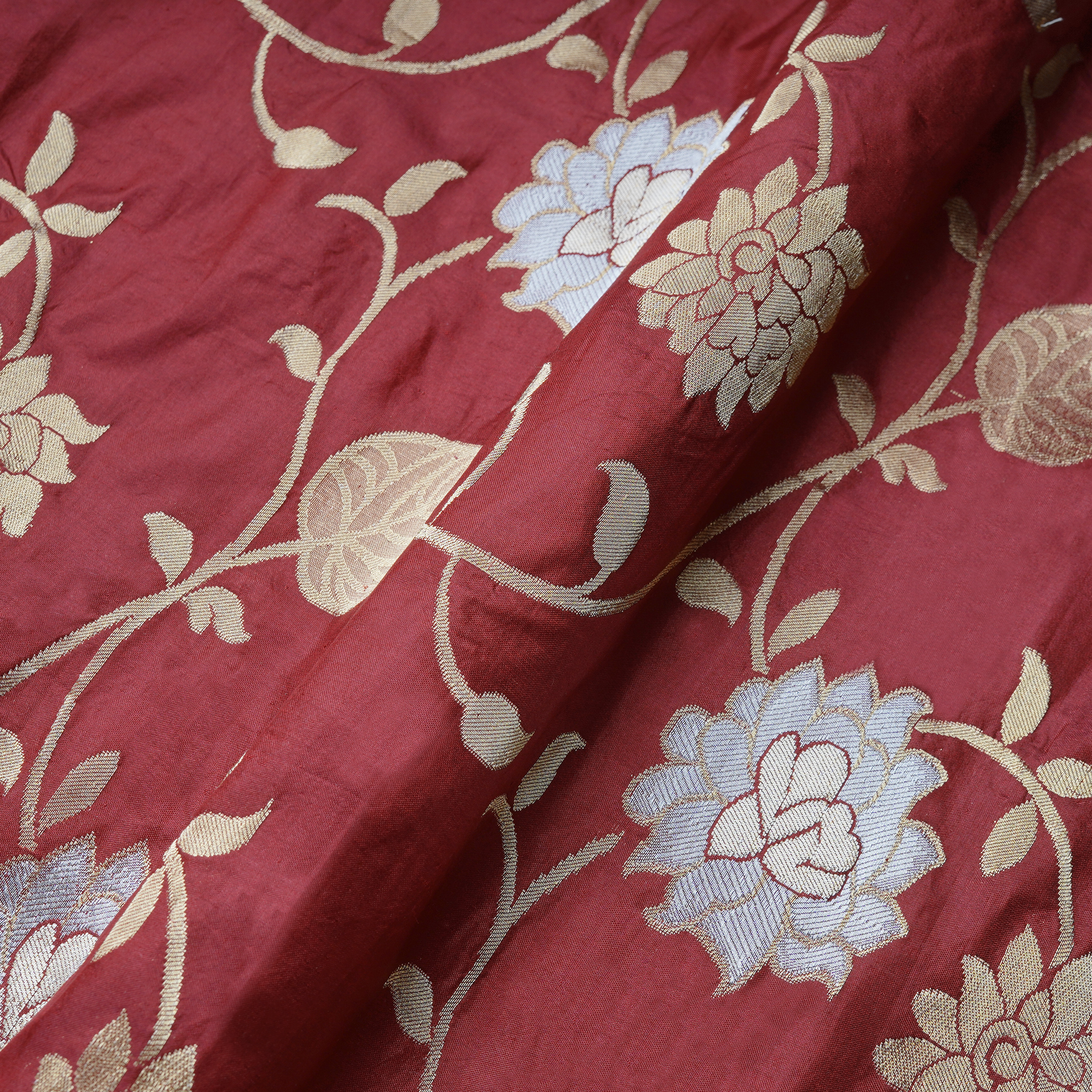 Rang-e-Nafees – Pure Katan Poth (Yarn Dyed | Floral Jaal | 4-Color Thread | Golden & Silver Zari)